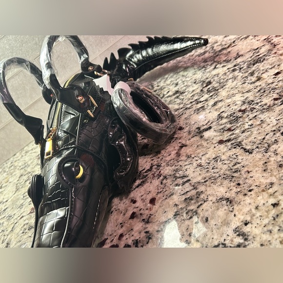 Alligator-Print Women’s Black 🖤 Handbag NEW WITH TAGS 🐊 w/ Detachable Strap - Picture 7 of 11